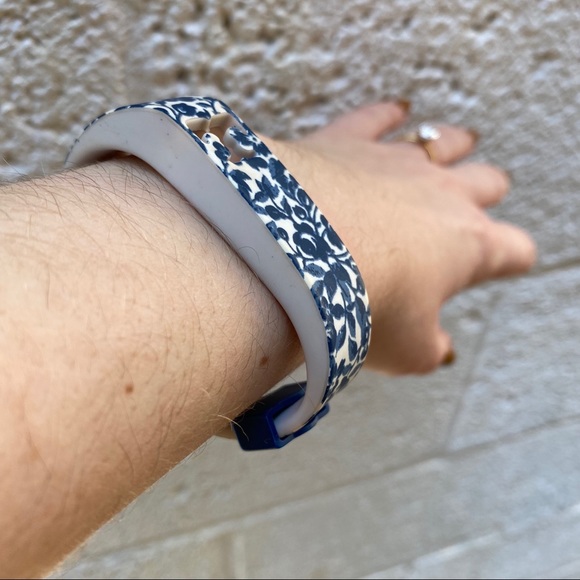 Tory Burch Fitbit Band Silicone Blue Floral S/P - Picture 16 of 16